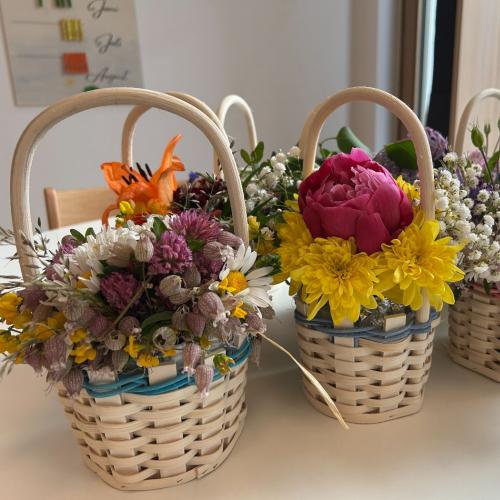 Körbe mit Blumen 3